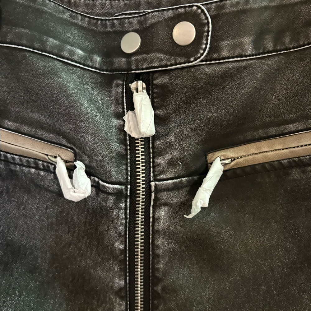 SO Black Mini Skirt with Zipper Accents - Picture 3 of 6